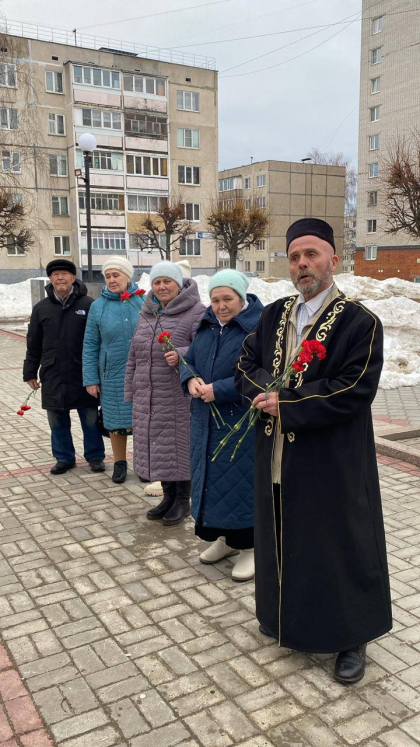 Скорбим со всей страной