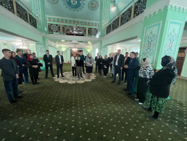 СОБОРНУЮ МЕЧЕТЬ ИМЕНИ "ТРЕХ СПОДВИЖНИКОВ" ПОСЕТИЛА ДЕЛЕГАЦИЯ ВО ГЛАВЕ С ДИРЕКТОРОМ ЧУВАШСКОГО РЕГИОНАЛЬНОГО ФИЛИАЛА АО "РОССЕЛЬХОЗБАНК"
