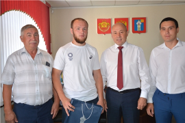 Встреча главы администрации Батыревского района Рудольфа Селиванова с Чемпионом Мира по национальной борьбе «Корэш» Ринасом Садаровым