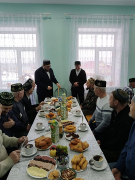 В поселке Буинск поздравили с юбилеем имам-хатыба местной мечети