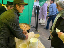ПРЕДСТАВИТЕЛИ СОБОРНОЙ МЕЧЕТИ ГОРОДА ШУМЕРЛЯ УГОСТИЛИ ШУМЕРЛИНЦЕВ ВКУСНЫМ ПЛОВОМ
