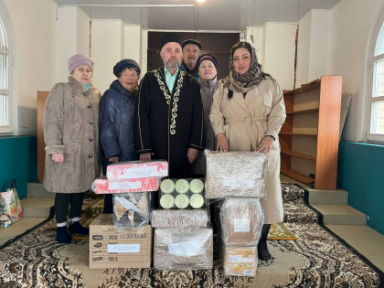 Мусульмане города Новочебоксарск во главе с председателем соборной мечети Минкадир Нурулловичем Резяповым собрали гумманитарную помощь для отправки в зону СВО.    С начала спецоперации мусульмане Республики стараются внести свою лепту в общее дело, П