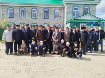 Илдар хазрат Чячаков провел пятничное богослужение в селе Татарские Сугуты.