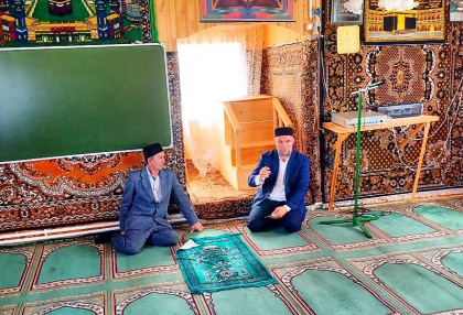 Председатель Духовного управления мусульман Чувашской Республики Мансур хазрат Хайбуллов утвердил кандидатуру местного жителя Набиуллы хазрата, выпускника медресе «Гулистан», как имам-хатыйба мечети села Асанова Шемуршинского МО.