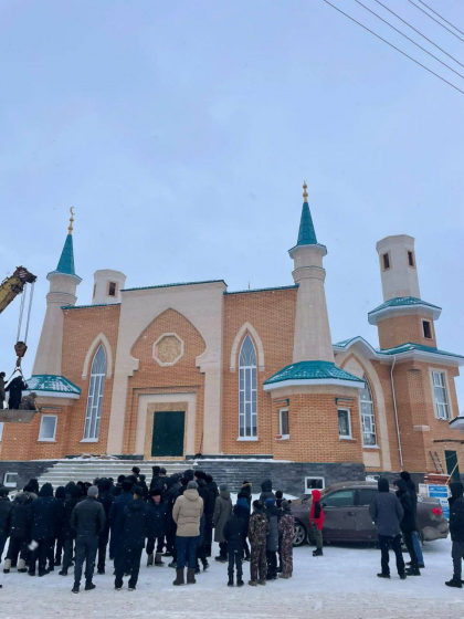 НА МЕЧЕТЬ СЕЛА ТОКАЕВО ВОДРУЗИЛИ ПОЛУМЕСЯЦЫ