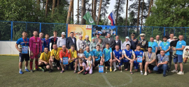 В соборной мечети города Шумерля прошел межрегиональный турнир по мини-футболу памяти героев СВО среди мужских мусульманских команд.