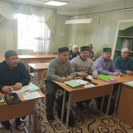 В медресе "Гулистан" заочники приехали на весеннюю сессию.