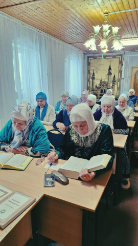 Женщины Татарских Сугутов объединяются для чтения Корана