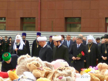 Глава ДСМР в ходе визита в Кемерово посетил памятные мероприятия, посвященные трагедии в ТЦ "Зимняя вишня"