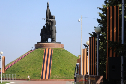 В День Победы Глава Чувашии Михаил Игнатьев возложил цветы к Вечному огню