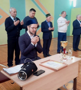 Турнир по волейболу начался с чтения аята из Корана