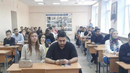 ПРЕДСТАВИТЕЛЬ ДУХОВНОГО УПРАВЛЕНИЯ МУСУЛЬМАН ЧУВАШИИ ВСТРЕТИЛСЯ С ИНОСТРАННЫМИ СТУДЕНТАМИ ГОСУДАРСТВЕННОГО УНИВЕРСИТЕТА
