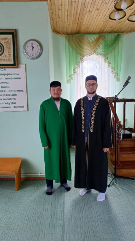 В эту благословенную пятницу имам-хатыйб Татарско-Сугутской мечети Рефик хазрат Кадиров посетил мечеть села Полевые Бикшики, где провёл пятничное богослужение.