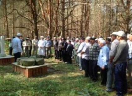 Зиярат исторического кладбища "Наратлар асты" в деревне Полевые Бикшихи
