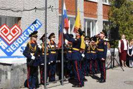 Олег Николаев дал старт новой школьной традиции: еженедельному поднятию Государственного флага Российской Федерации