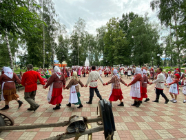 В Комсомольском районе состоялся фестиваль обрядов и традиций «Несĕлсен сăвапĕ» (Связь поколений)