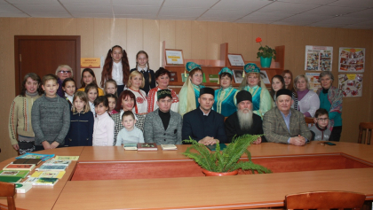В межпоселенческой библиотеке состоялась акция «Возьмемся за руки, друзья».