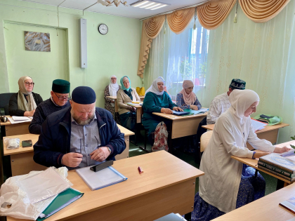 СТУДЕНТЫ МЕДРЕСЕ "ГУЛИСТАН" ЗАЩИТИЛИ ДИПЛОМЫ