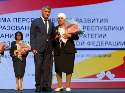 Духовное управление мусульман Чувашской Республики от всей души поздравляет Мезитову Рамилю Рафаиловну с высокой наградой — присвоением почетного звания «Заслуженный учитель Чувашской Республики».