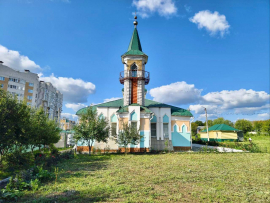 Мечеть «Булгар» Духовного управления мусульман Чувашской Республики в городе Чебоксары под руководством имам хатыйба мечети Хабир хазрат Ханова накормила более 10 000 человек во время ифтаров 2025 года